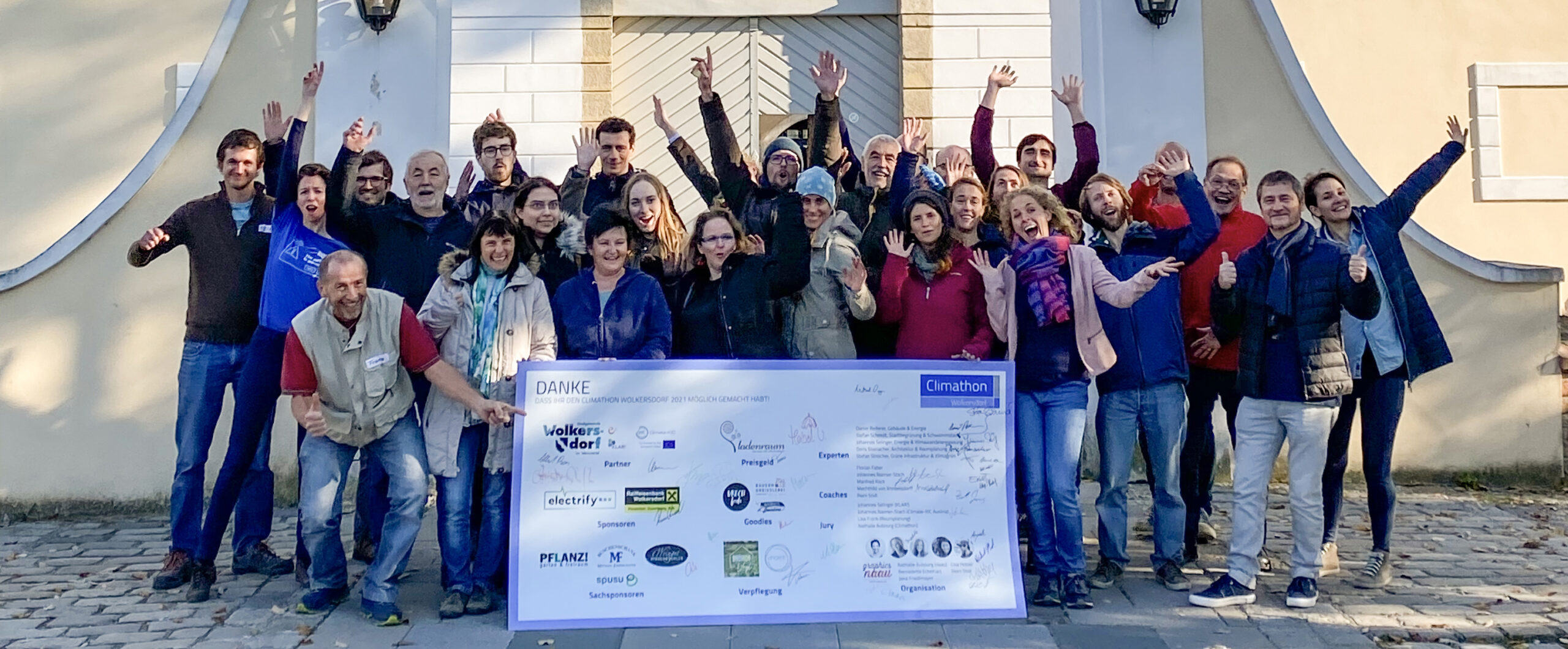 Gruppenfoto vor dem Schloss Wolkersdorf